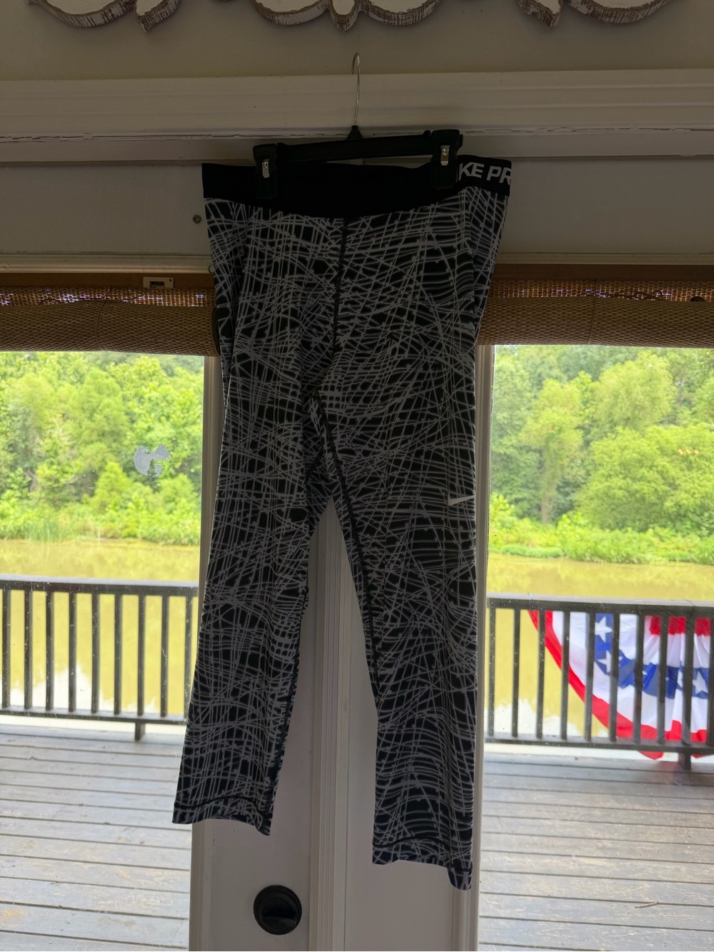 XL Nike Black and White Pro Performance Leggings